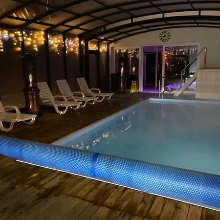 Premium Lato&zima Z Basenem * Debki